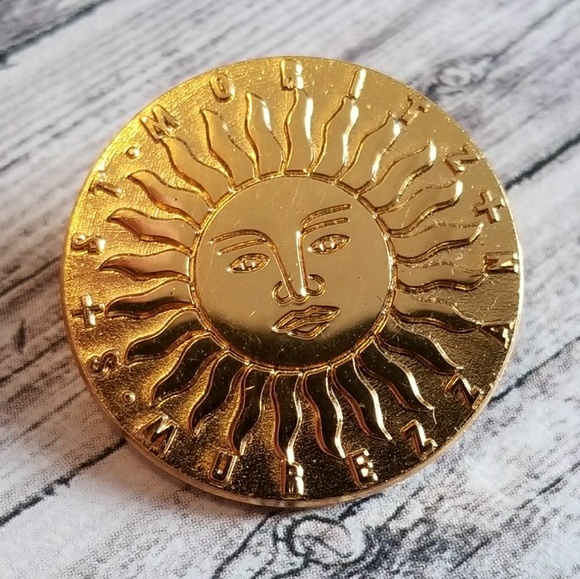 Vintage Jewelry - Vintage Ski Murezzan St Moritz sun pin gold tone